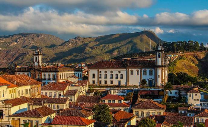 A cidade de Ouro Preto já atrai jovens turistas por conta própria. Além disso, há muitas universidades e Jogos Universitários no local. É uma cidade pequena com cerca de 75 mil habitantes, o que deixa o clima ainda mais familiar e acolhedor. Fica a 100 km de Belo Horizonte. 