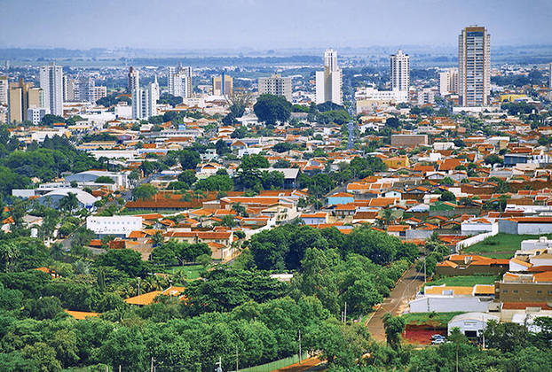 A cidade de Sertãozinho fica na Região Metropolitana de Ribeirão Preto, a 21 km da metrópole, e tem cerca de 130 mil habitantes.