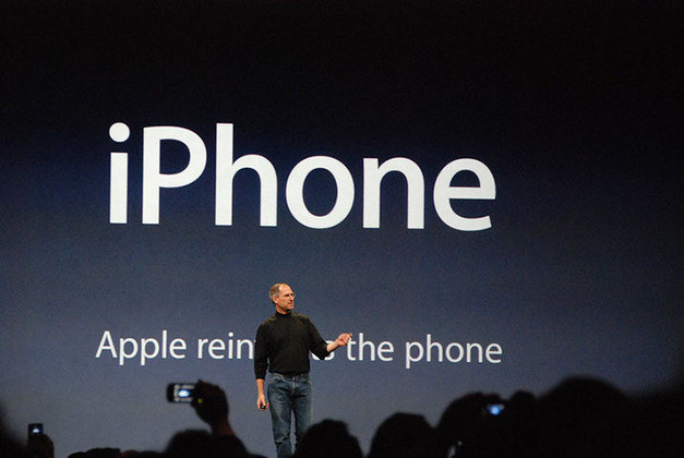 A conferência em que o iPhone foi lançado é um dos momentos mais emblemáticos. Jobs apresenta o aparelho, diante da surpresa e do entusiasmo da plateia. 