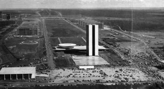 A Construção de Brasília foi uma meta de governo de JK que custou caro
