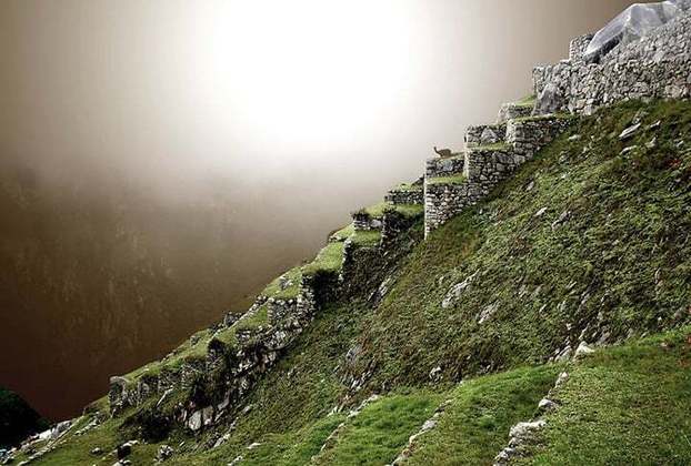 A construção teve motivações religiosas: uma forma de homenagear o deus inca Inti. E a cidade foi erguida num local tão alto para ficar perto dos deuses. 