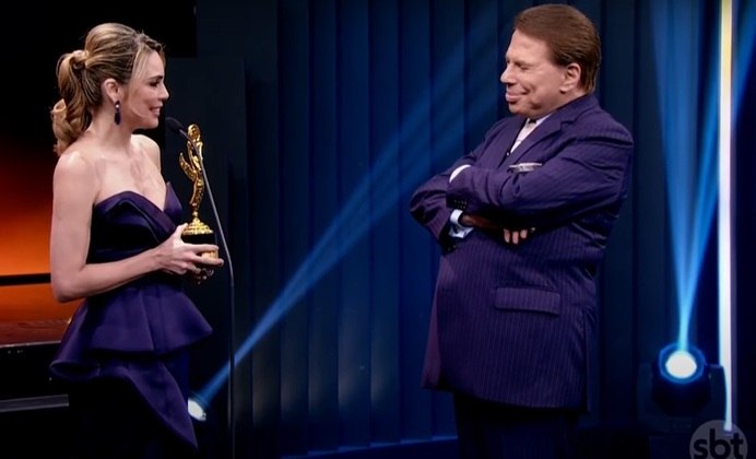 A conversa anterior foi feita por Silvio Santos, dono do SBT, ao entregar a Rachel Sheherazade o prêmio vencido em 2017 no Troféu Imprensa.