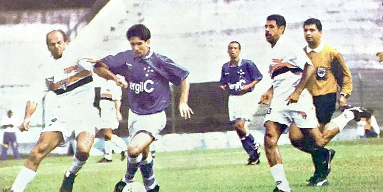 A Copa Ouro de 95 foi a segunda competição da edição realizada pela Conmebol. Neste ano, São Paulo e Cruzeiro se enfrentaram. A decisão foi dividida em dois confrontos. No primeiro, com gol de Palhinha, o Tricolor venceu por 1 a 0. No segundo, o Cruzeiro abriu o placar aos 13 minutos de jogo. Assim, o torneio foi resolvido nos pênaltis, onde a Raposa se deu melhor.