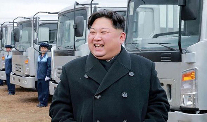 A Coreia do Norte também proíbe que você dobre ou rasgue fotos dos líderes do governo. Para eles, isso é encarado como um pecado. 
