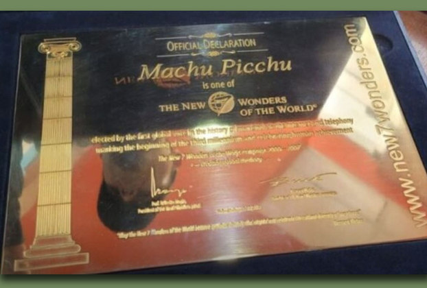 A denúncia do desaparecimento da placa de ouro e do pergaminho foi feita pelo prefeito do distrito de Machu Picchu, Elvis Latorre, no dia 10/7.