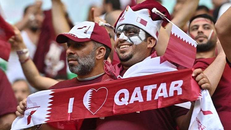 A derrota eliminou o anfitrião Qatar da Copa do Mundo.