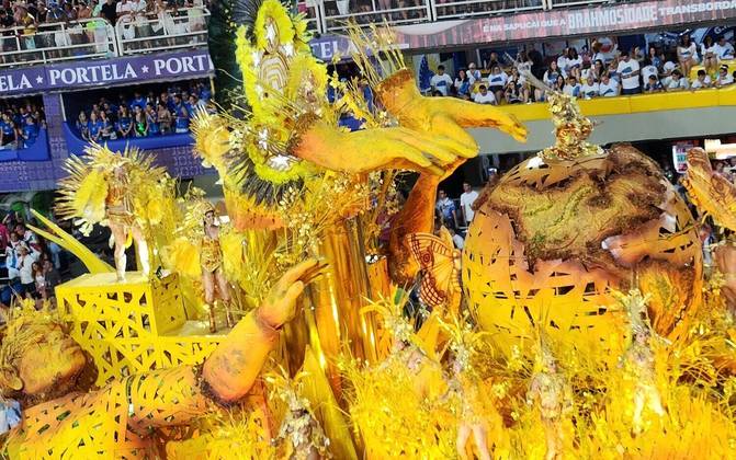 A escola, que tem seis títulos na história do carnaval carioca, atingiu o topo da playlist “Viral Rio de Janeiro BR” do serviço de streaming de música. Ela ficou à frente de Oruam, Felipe Ret e MC Cabelinho.