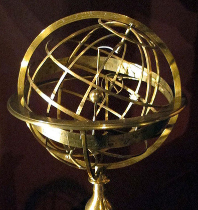 A esfera armilar foi um instrumento de astronomia usado pelos antigos navegadores portugueses. 
