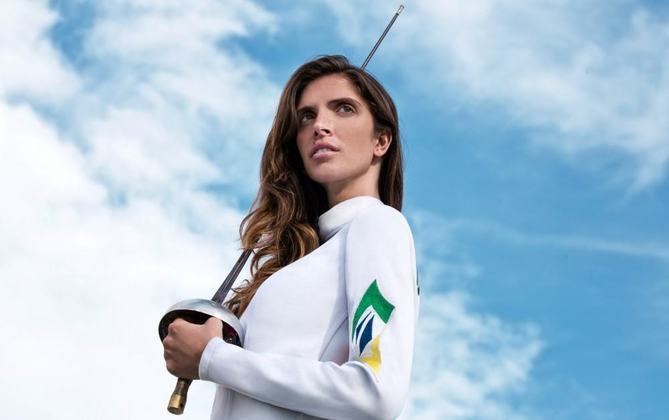 A esgrimista ítalo-brasileira (mas que defende o Brasil) Nathalie Moelhausen encara a 