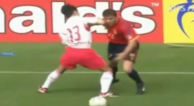 A Espanha venceu uma e perdeu duas (na foto, derrota para a Coreia do Sul, nas quartas em 2002)