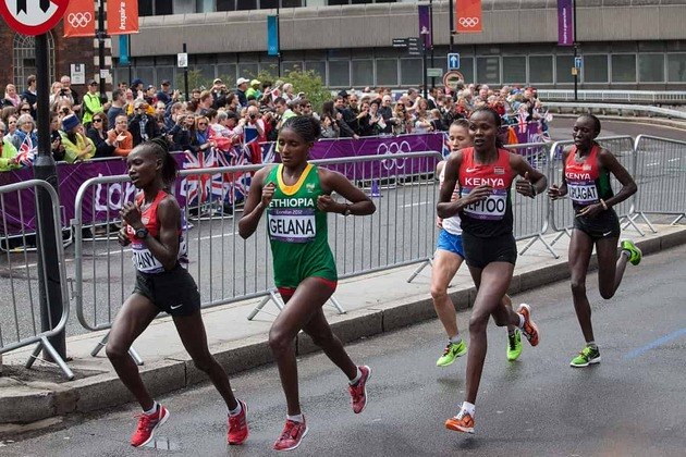 A etíope Tiki Gelana detém o recorde olímpico da maratona, que encerra a competição. A atleta africana encerrou a prova na edição do Rio de Janeiro, em 2016,  em 2h23min07s, novo índice. 
