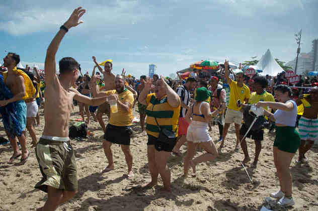 A explosão da torcida brasileira após o gol de Casemiro.