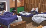 Apóscochilar na pista, Rico decidiu entrar para dormir no quarto. Enquanto o peão dormia, Bil e Solange conversaram sobre o peão bem ao lado dele. 