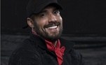 Com 18,83% dos votos, Bil Araújo fica em XXº lugar em A Fazenda 13. O modelo não ganhou o prêmio de R$ 1,5 milhão, mas garantiu seu lugar no pódio do reality show. No confinamento, o peão conquistou prêmios, ganhou provas e jogou muito, mas sem perder o seu lado emocional. Relembre a trajetória de Bil na sede!