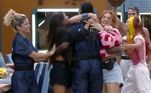 Após vencer a Prova do Fazendeiro, Pelé voltou para a sede e foi 
recepcionado com muita comemoração pelo grupo B. Por outro lado, Bia, 
Deolane, Lucas e Vini não ficaram muito felizes com a vitória do peão. No quarto, Pelé se emocionou e contou aos aliados que não se arrependia 
de estar com eles no jogo. Os peões aplaudiram e cantaram comemorando.Sob o comando de Adriane Galisteu, A Fazenda 14 vai ao ar de segunda a domingo nas noites da Record TV. Acesse o PlayPlus e acompanhe 24 horas por dia tudo o que rola no Celeiro de Lendas.