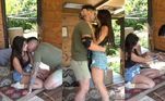 Jaquelline Grohalski e Lucas Souza protagonizaram um momento fofo e muito engraçado na manhã da última quinta (9) em A Fazenda 15! O coach pediu a amada em namoro com muita criatividade e implorou para ela aceitar, fazendo a influencer cair na gargalhada. A emoção foi tanta que ela não se conteve: 'Eu fui pedida em namoro!', gritou ao abrir o baú cheio de feno preparado por Lucas. No meio da palha, estavam uma aliança da mãe do peão e um anel