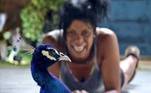 Os momentos inusitados também fazem parte do dia a dia dos peões. Mamusca foi protagonista de um deles, quando surpreendeu a todos ao interagir de maneira peculiar com o pavão Salomão. Deitada no chão, a ex-atleta iniciou uma conversa animada com o animal: 'Cadê o meu querido? Cadê o príncipe da Márcia? Meu amor! Amor de Márcia! Tá muito bonito, né!'