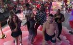 Se tem festa, tem dancinha coreografada! Os peões se reuniram para dançar a música Dentro da Hilux, de MC Daniel. Eles mostraram que independentemente de grupo estão unidos quando o assunto é a pista e, claro, por dentro de cada passo 