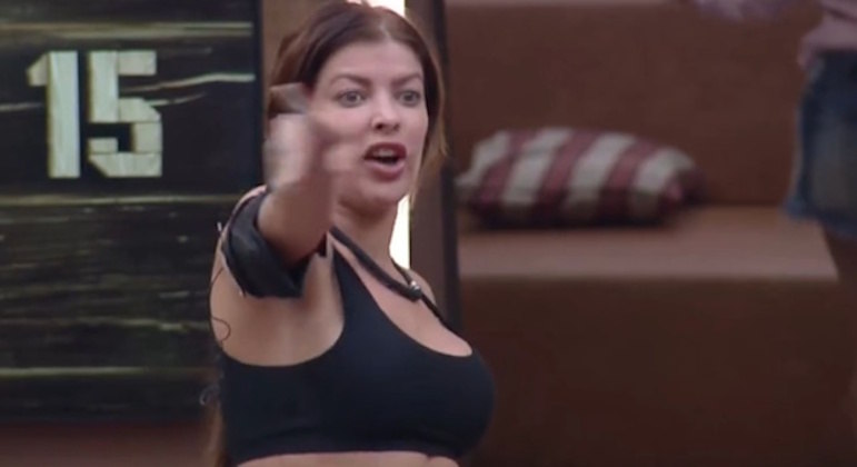 Jaque entrou na onda da amiga e disparou contra Jenny: 