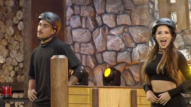 Yuri Meirelles e Nathalia Valente disputaram a última corrida da rodada. A influencer foi surpreendentemente mais veloz, só que o VAR apontou que ela saiu antes do giroflex parar, então a vitória foi para o peão!