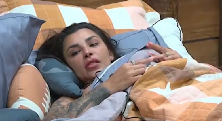 Enquanto isso no quarto da sede, Jenny conversava com Sander e deixou claro que estava cansada de jogar. 