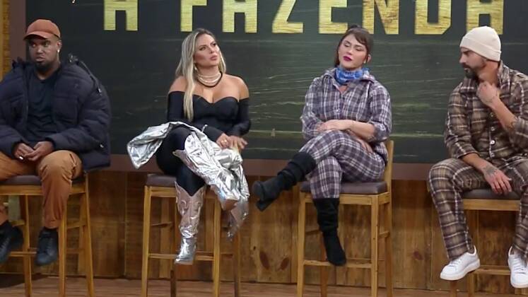 Nadja e Radamés sobraram e Wl optou por tirar o jogador de futebol da disputa pelo chapéu mais valioso do reality. Com isso, Kally, Nadja e Tonzão disputam a Prova do Fazendeiro, que acontece nesta quarta-feira (29), ao vivo na RECORD.A Fazenda 15 vai ao ar de segunda a sexta, às 22h45, e sábados e domingos às 23h, na tela da RECORD. Acompanhe o R7.com e as redes sociais para ficar por dentro de todas as novidades! Assine o PlayPlus e tenha acesso às câmeras 24h.