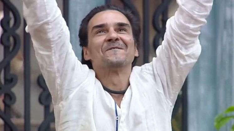Tem peão ficando mais experiente em A Fazenda 15! André Gonçalves fez 48 anos nesta quinta (16), e ganhou de presente dos companheiros de confinamento uma bela ovada na cabeça. O ator entrou na brincadeira e se divertiu com os colegas, relembre outros momentos de diversão do aniversariante no reality!• Quer ficar por dentro de tudo que está acontecendo em A Fazenda 15? Clique aqui e faça parte do nosso canal no WhatsApp!