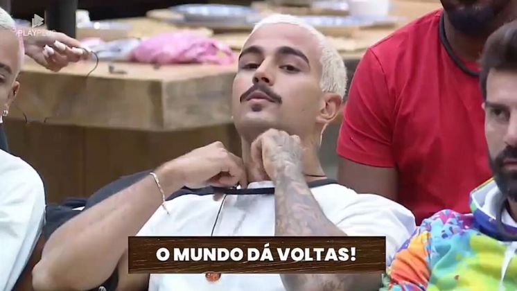 Yuri Meirelles saiu da Prova de Fogo como vencedor do lampião, mas o VAR passou pela sede e mostrou que o peão desobedeceu uma das regras da atividade, e por esse motivo, foi desclassificado. Lucas recebeu o lampião em seguida, e é claro que o editor não deixou a cena passar despercebida! 