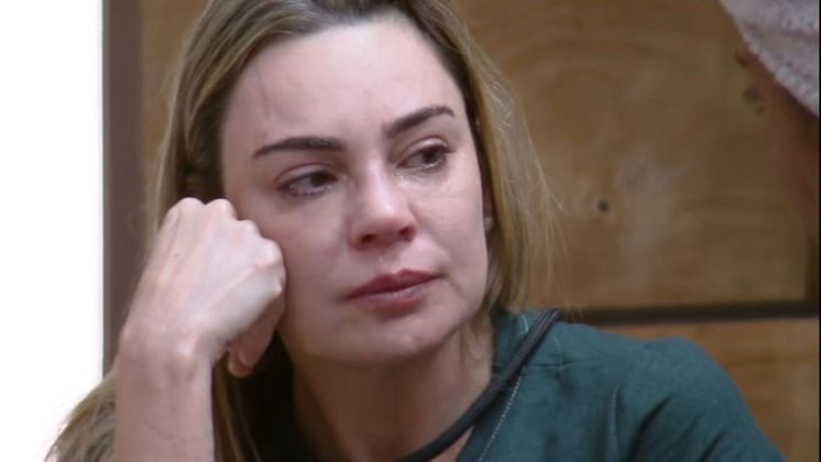 A peoa tamb&eacute;m sentiu o peso do confinamento e ficou com o cora&ccedil;&atilde;o apertado ap&oacute;s sentir saudades dos filhos. Rachel&nbsp;n&atilde;o segurou as l&aacute;grimas e chegou at&eacute; a pensar em desistir do programa.&nbsp;M&aacute;rcia Fu e Henrique Martins acolheram a jornalista