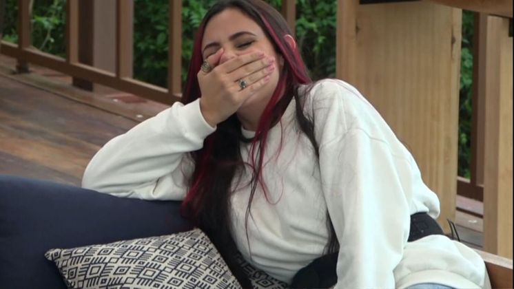 Cezar Black estava um pouco irritado com alguns peões e Alicia X teve uma crise de riso ao ver o amigo contando a história que ouviu entre Kally Fonseca e Jaque Grohalski: 