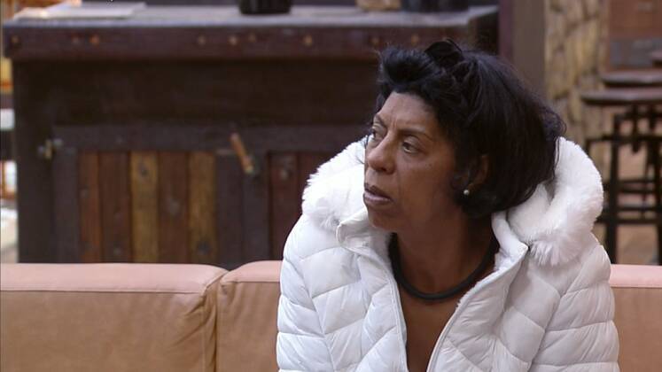 Durante o retorno de Rachel Sheherazade, Márcia Fu se manteve estática no sofá. Fez a 