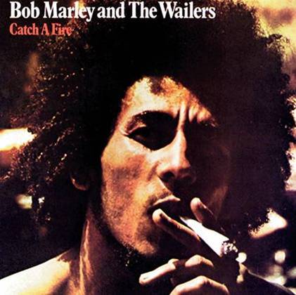 A fé rastafári ditava o comportamento de Bob Marley. Ele defendia o consumo da planta cannabis (maconha) por razões religiosas. Na capa do disco 