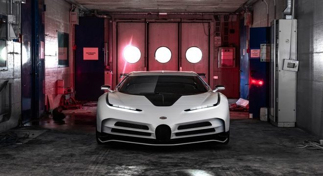 A ferradura no parachoque  uma marca registrada dos hipercarros Bugatti