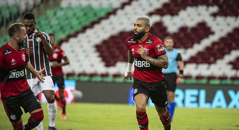 A final do Campeonato Carioca está em aberto. No jogo de ida, neste sábado, o Flamengo abriu o placar, mas sofreu o empate no segundo tempo. Confira as notas! (Por Lucas Pessôa - lucaspessoa@lancenet.com.br)