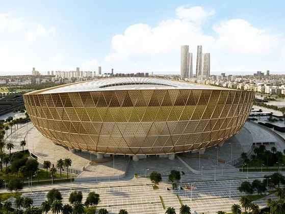A final está marcada para o dia 18/12, um domingo, no Estádio Lusail (foto), que fica na cidade de mesmo nome, a cerca de 24 km da capital Doha. A bola vai rolar ao meio-dia, logo depois da cerimônia de encerramento. 