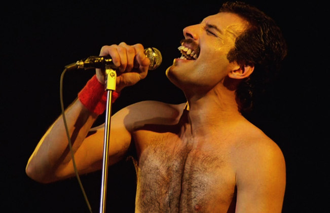A força da voz de Freddie Mercury - aliada ao talento dos instrumentistas - alçou a banda aos mais elevados patamares do rock mundial. 
