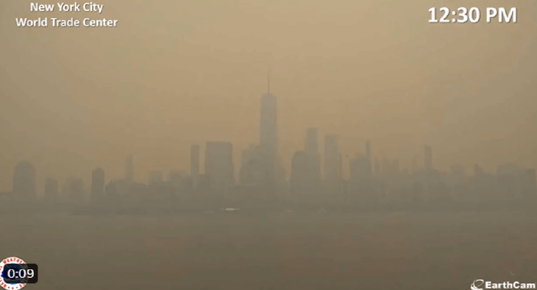 A fumaça tem causado uma piora na qualidade do ar. Em 7 de junho, Nova York entrou em alerta, registrando o pior índice de qualidade de ar do mundo. A medição foi feita pelo IQAir World Air Quality Index.  Nova York mal era vista na paisagem. 