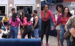 Aparecer no vídeo exibido aos Donos virou rotina para Sandra, que já assumiu que adora um fuxico! Ela foi pega no pulo falando mal do relacionamento entre Murilo e Vic. Nas cenas mostradas para a DJ e Suita, a aposentada e Gabriel teciam críticas ao casal. Durante formação da Zona de Risco, Vic e Sandra discutiram feio por esse motivo. as duas precisaram ser seguradas para não partirem pra cima uma da outra!