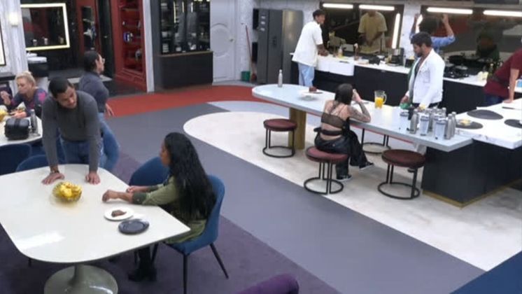 Novamente, Janielle foi colocar os pingos nos 