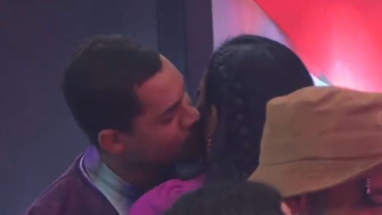 Depois de todo um dramalhão mexicano, finalmente a história entre Gabriel e Jany teve um final feliz: o beijo aconteceu! E você vai acompanhar todos os detalhes na edição do programa desta quarta-feira (19)! Vai perder?