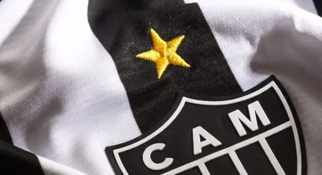 A grande estrela amarela acima do escudo do Atltico-MG representa a conquista do Campeonato Brasileiro de 1971, a primeira edio com o nome que est at hoje.