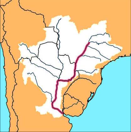 A guerra foi resultado de uma série de fatores, incluindo a expansão territorial do Paraguai, a rivalidade entre o Paraguai e o Brasil pelo controle do rio Paraná (foto), e a intervenção do Paraguai na Guerra Civil Uruguaia.