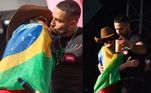 Maraisa beija Bil Araújo durante festival de músicaÉ a terceira vez que os dois são vistos juntos desde que terminaram. Durante um show da cantora, Bil subiu no palco, dançou e deu um beijo nela. Agora, fãs estão especulando que eles estariam namorando novamente.Acompanhe A Hora da Venenosa e as principais notícias no Balanço Geral! De segunda a sexta, a partir das 11h50; e a edição especial de sábado, às 13h, na tela da Record TV.