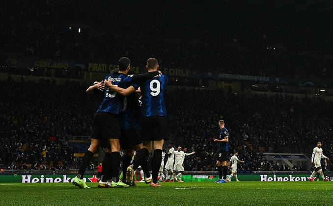 A Inter ficou em segundo no grupo D (o mesmo do citado Real Madrid), com 10 pontos, sendo três vitórias, 1 empate e duas derrotas. A última taça deles veio em 2009/2010. 