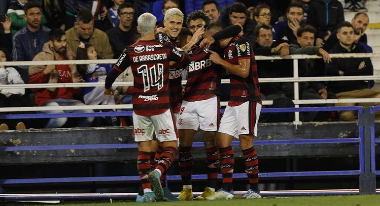 A invencibilidade também se aplica às equipes estrangeiras. A última derrota do Flamengo foi justamente contra o Independiente Del Valle, em 2020. De lá para cá foram 26 jogos, 20 vitórias rubro-negras e 6 empates. 
