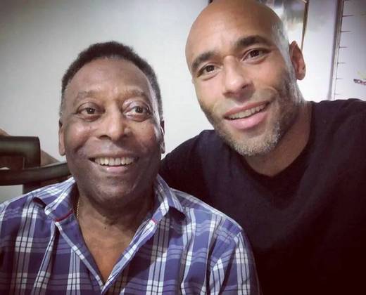 A Justiça de São Paulo negou dois requerimentos apresentados pelo ex-goleiro Edinho em relação à herança deixada por seu pai, Pelé, após a morte do Rei aos 82 anos.