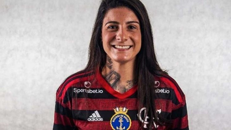 A lateral-esquerda Mariana Dantas, do Flamengo/Marinha, tomou a iniciativa de mobilizar outras atletas do futebol, futsal e Fut 7 feminino para sortear camisas e angariar fundos para o Sistema Único de Saúde (SUS). O modelo para tal colaboração é uma 
