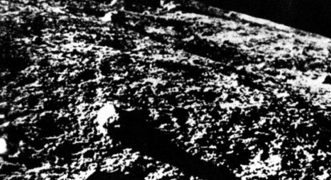 As primeiras imagens feitas na Lua foram enviadas à Terra pela sonda soviética Luna 9, em 1966 Luna 2