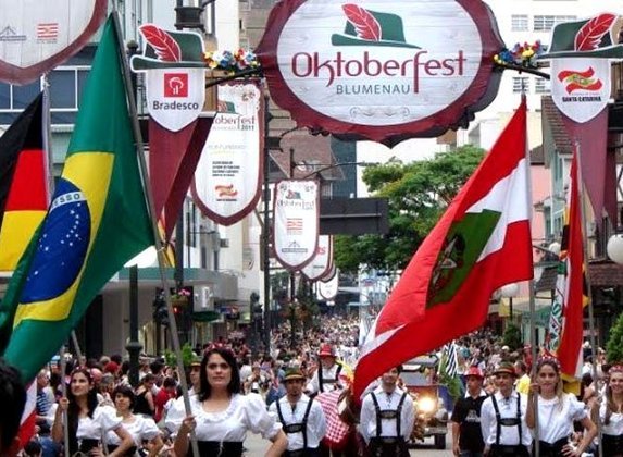 A maior festividade de Blumenau é a Oktoberfest - segunda maior festa de cerveja do mundo, que acontece sempre em outubro, durante 17 dias. A cerveja é uma bebida de grande popularidade na Alemanha. A arquitetura de muitos imóveis também é inspirada no urbanismo alemão.