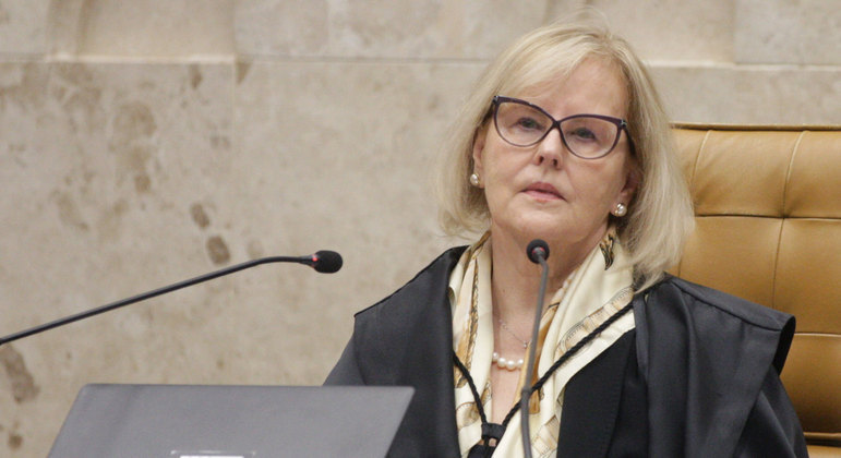 A ministra Rosa Weber, do STF, enviou à PGR pedido de investigação sobre Bolsonaro